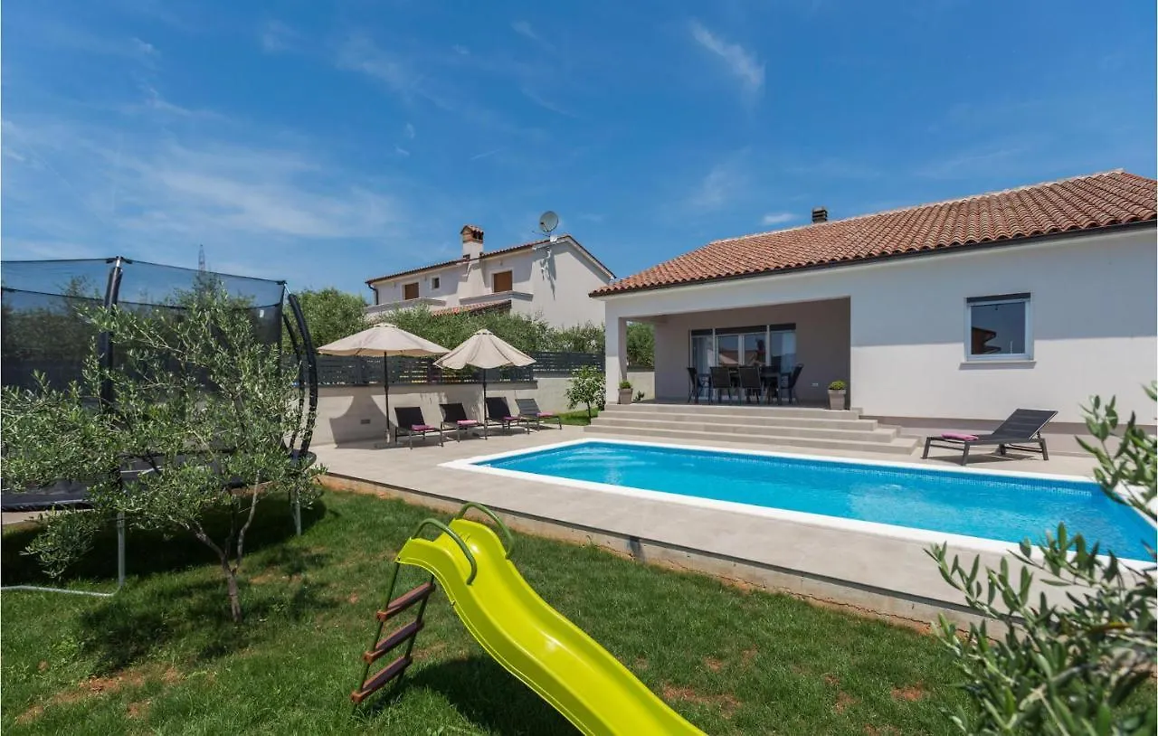 Nice Home In Galizana With Kitchen Holiday home