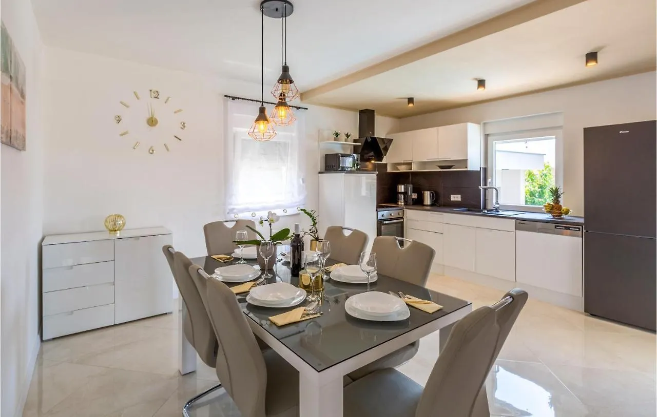 Nice Home In Galizana With Kitchen 0*,